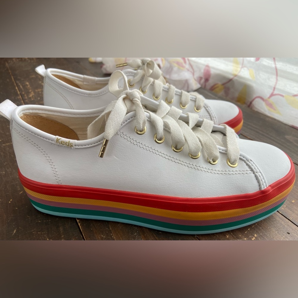 KEDS running shoe IN WHITE LEATHER SIZE 7.5 ( platform) Slightly worn